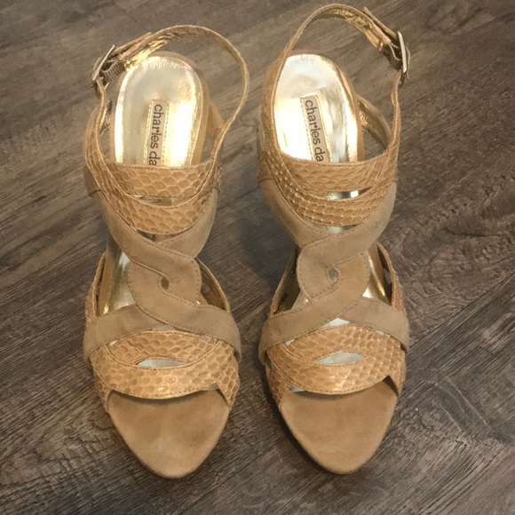 Charles David tan heels - Picture 1 of 4